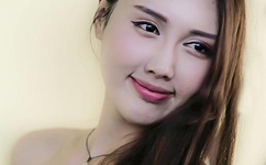 美女光屁屁打针